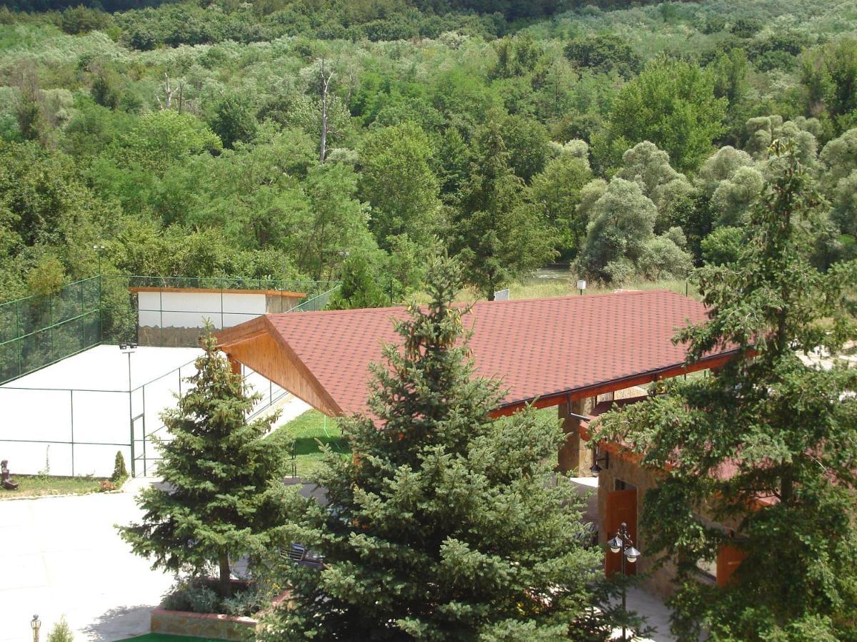 Хотел Галина Палас Srem Экстерьер фото